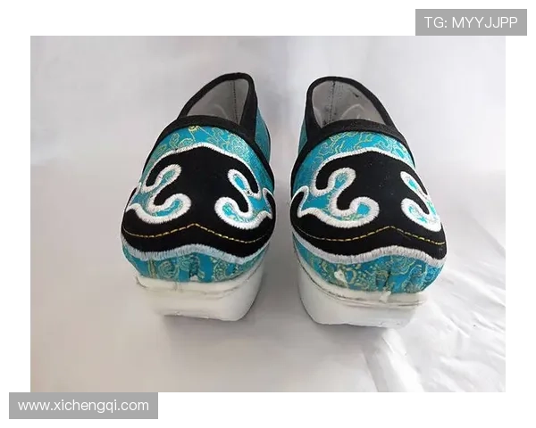 开云官方首页，查看更多奢华配饰、鞋履和服装的详细介绍与购买指南